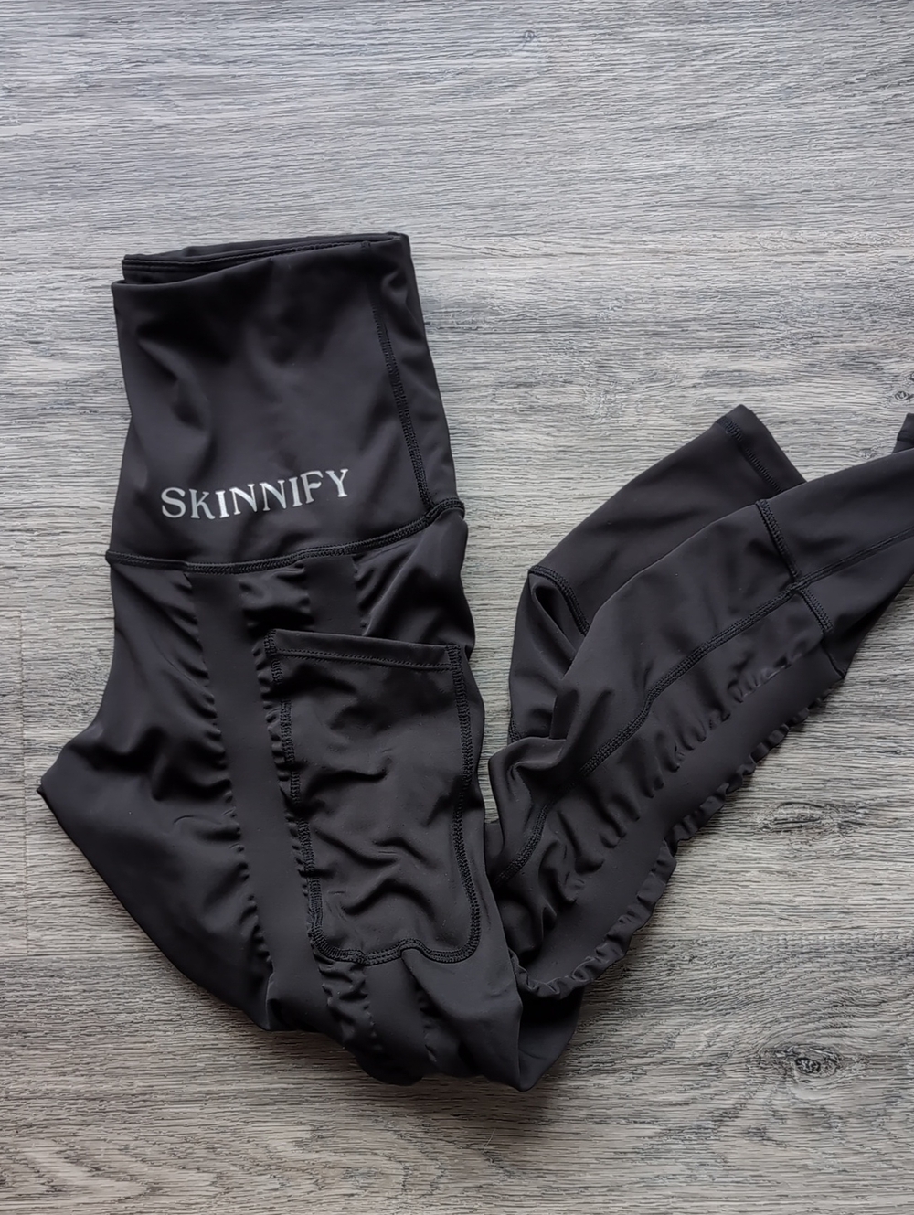 SKINNIFY Women's Black High-Waist Leggings